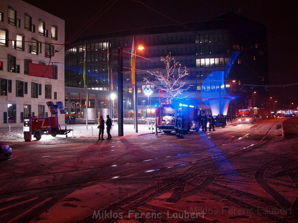 2 Personen niedergeschossen Koeln Junkersdorf Scheidweilerstr P15.JPG